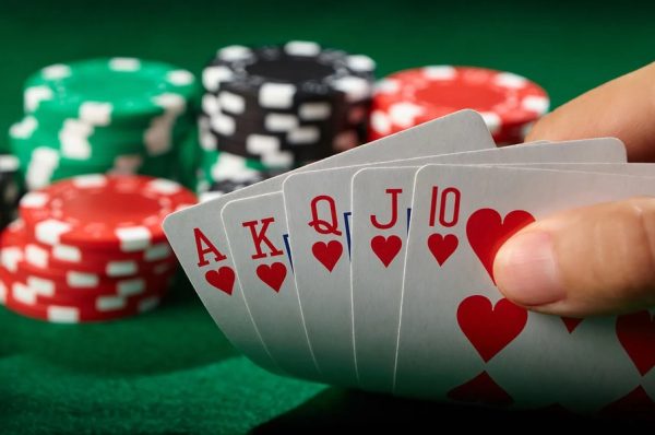 Which baccarat variants include squeeze card formats?