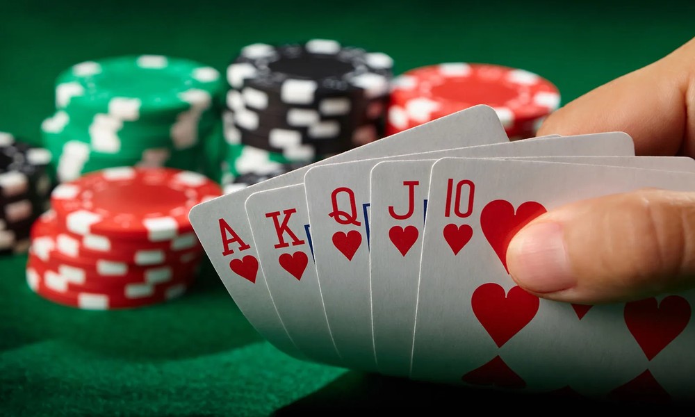 Which baccarat variants include squeeze card formats?